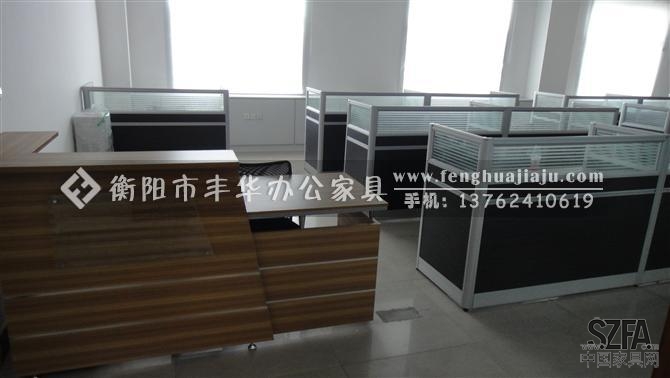 衡陽市豐華辦公家具，專業(yè)做各類辦公屏風(fēng)，辦公屏風(fēng)組合